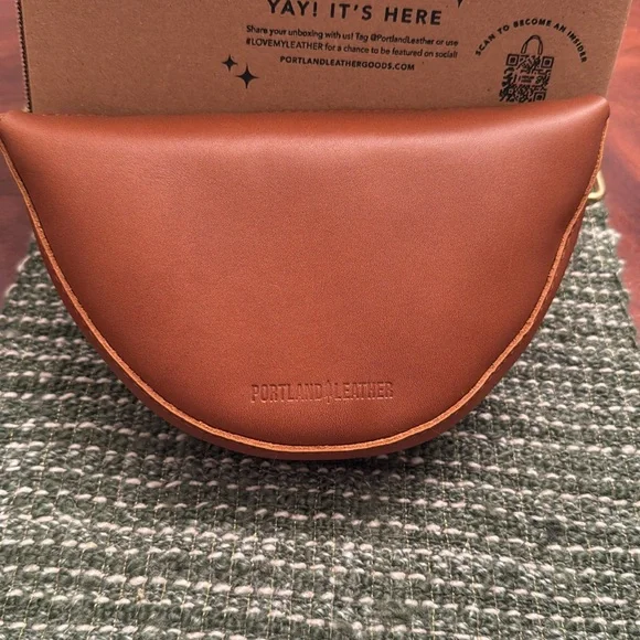 Portland Leather Goods SMALL Koala Sling Bag Honey - Picture 2 of 7